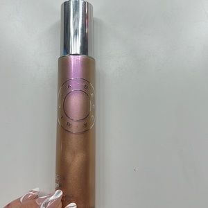 Becca Ignite Liquid Highlighter in “Acceptance”